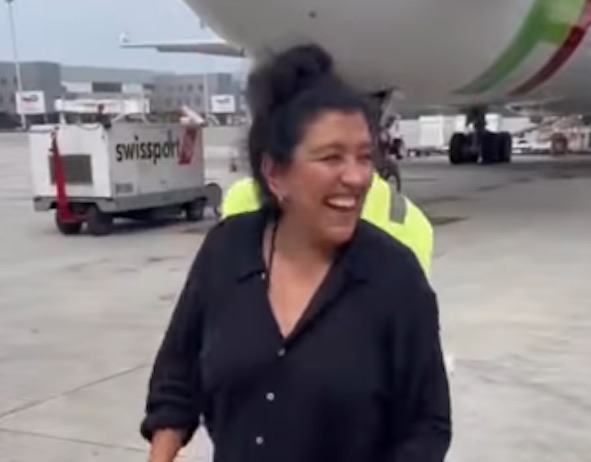 Regina Casé é retirada de avião antes de voo para Portugal