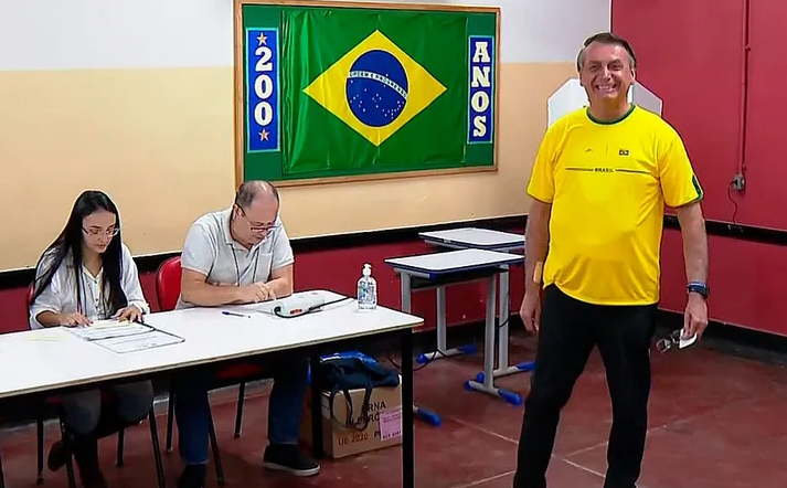 Diferente do que afirma Bolsonaro, maioria dos brasileiros não está com ele