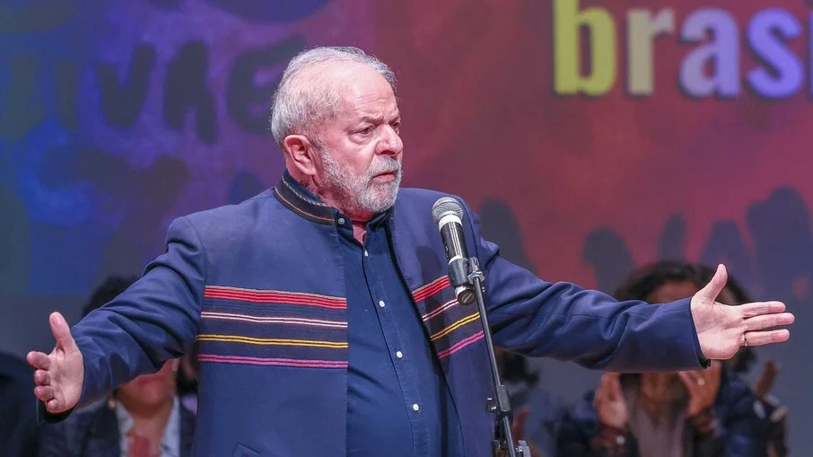 Lula anuncia reajuste do salário mínimo e aumento da faixa de isenção do IR
