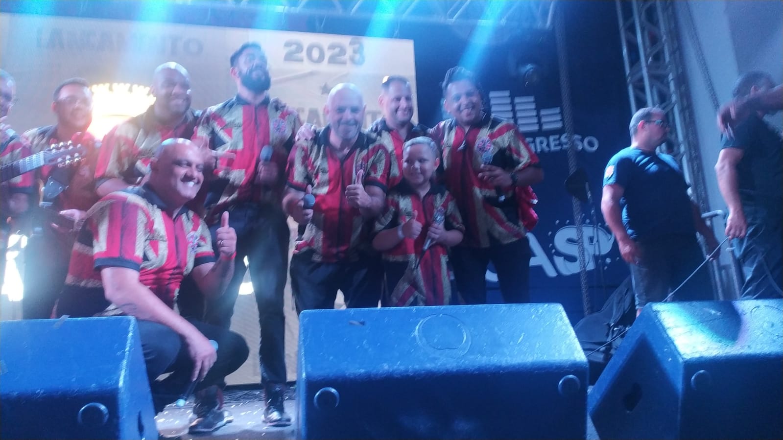 Vídeo: Independente Tricolor faz minidesfile na Fábrica do Samba