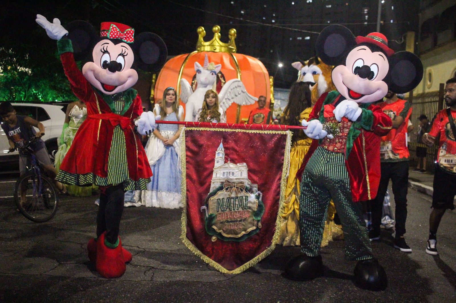 Parada e Vila Natalina com elementos carnavalescos são atrações em São Paulo