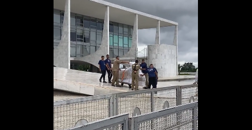 Fim: ‘Harley Mito’ e ‘cercadinho’; escultura é retirada e espaço é desmontado no DF