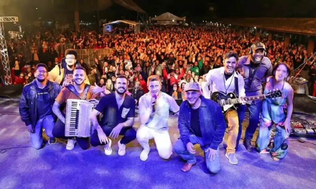 Músico da banda Rastapé segue em coma e será operado após acidente