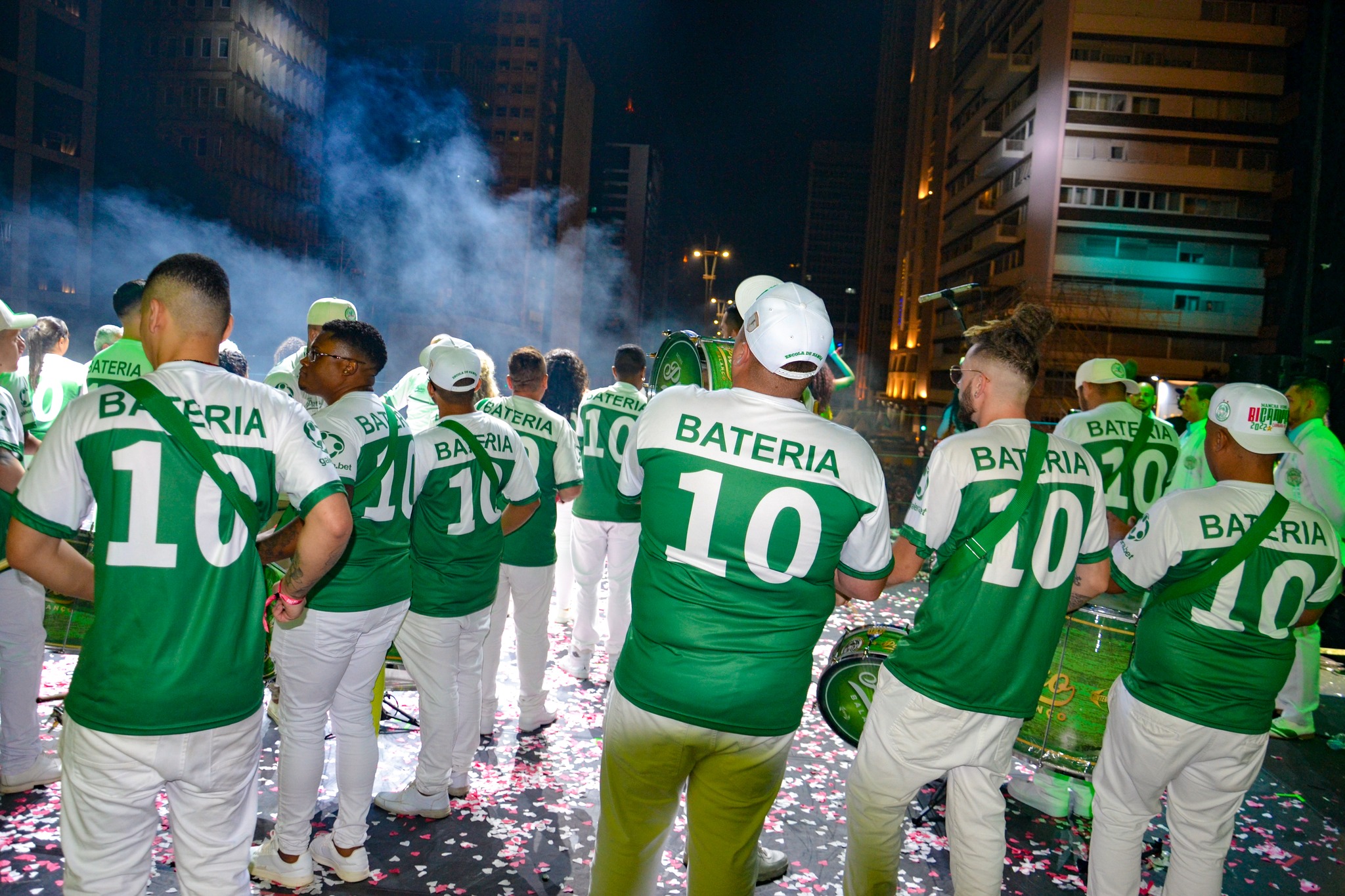 Feliz 2023! Confira imagens da Mancha Verde no Réveillon da Paulista