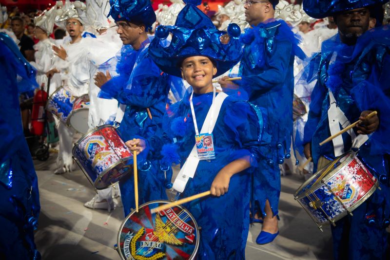 COM QUE SAMBA EU VOU? Cláudio Francioni analisa o samba campeão da União da Ilha