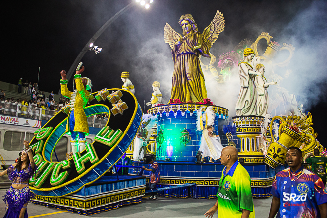 Unidos do Peruche faz bom desfile e briga por taça do Grupo de Acesso 2