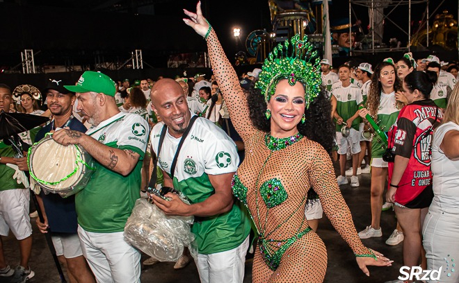 Com Viviane Araújo, Mancha Verde mostra força de campeã em ensaio no Anhembi