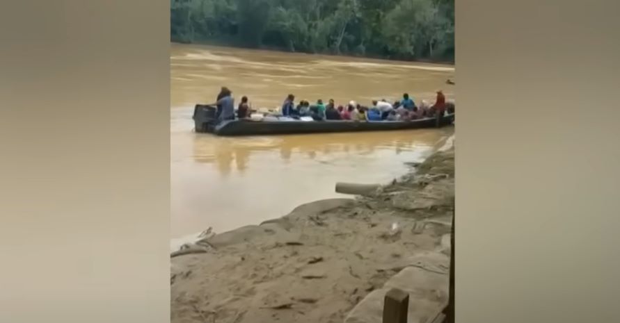 Garimpeiros fogem da Terra Indígena Yanomami