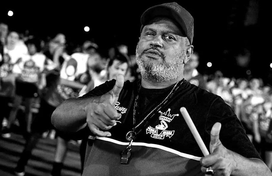 Luto e legado no Carnaval: Mestres de bateria exaltam o ‘maestro’ Neno