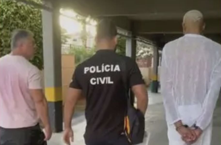 Polícia prende atores pornôs por suspeita de extorsão a homens casados