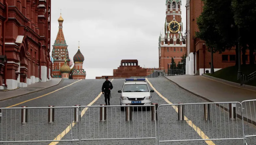 Moscou: praça vermelha é fechada em meio aos boatos de fuga de Putin