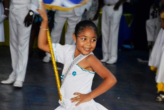 A linda trajetória da porta-bandeira Safira Rosa no mundo do samba
