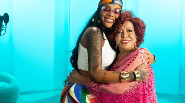 Alcione e Ludmilla regravam música para abertura de novela