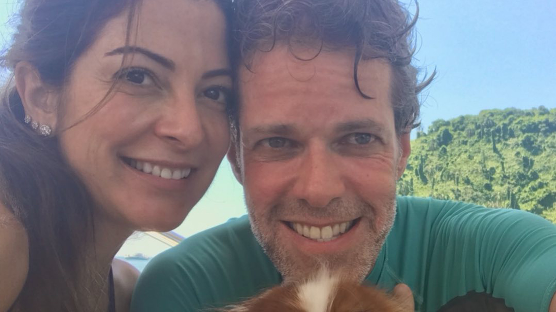 Ana Paula Padrão posta primeira foto com o marido após acidente