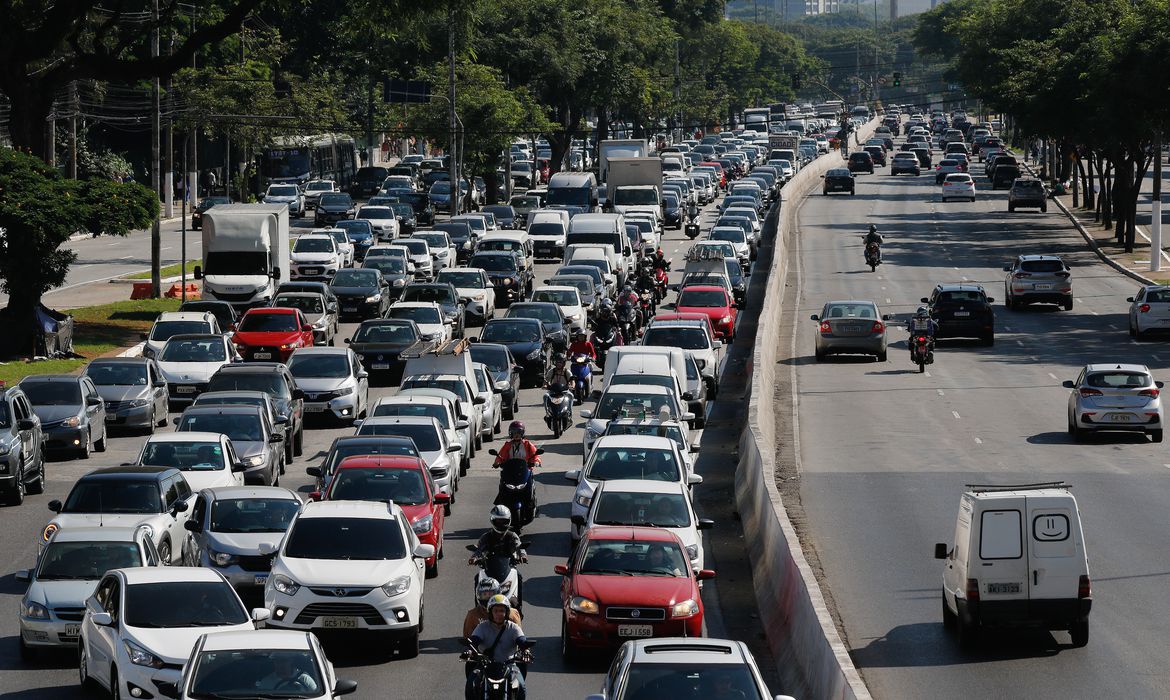 Metrô, trem, ônibus e rodízio: veja a situação com a greve em São Paulo