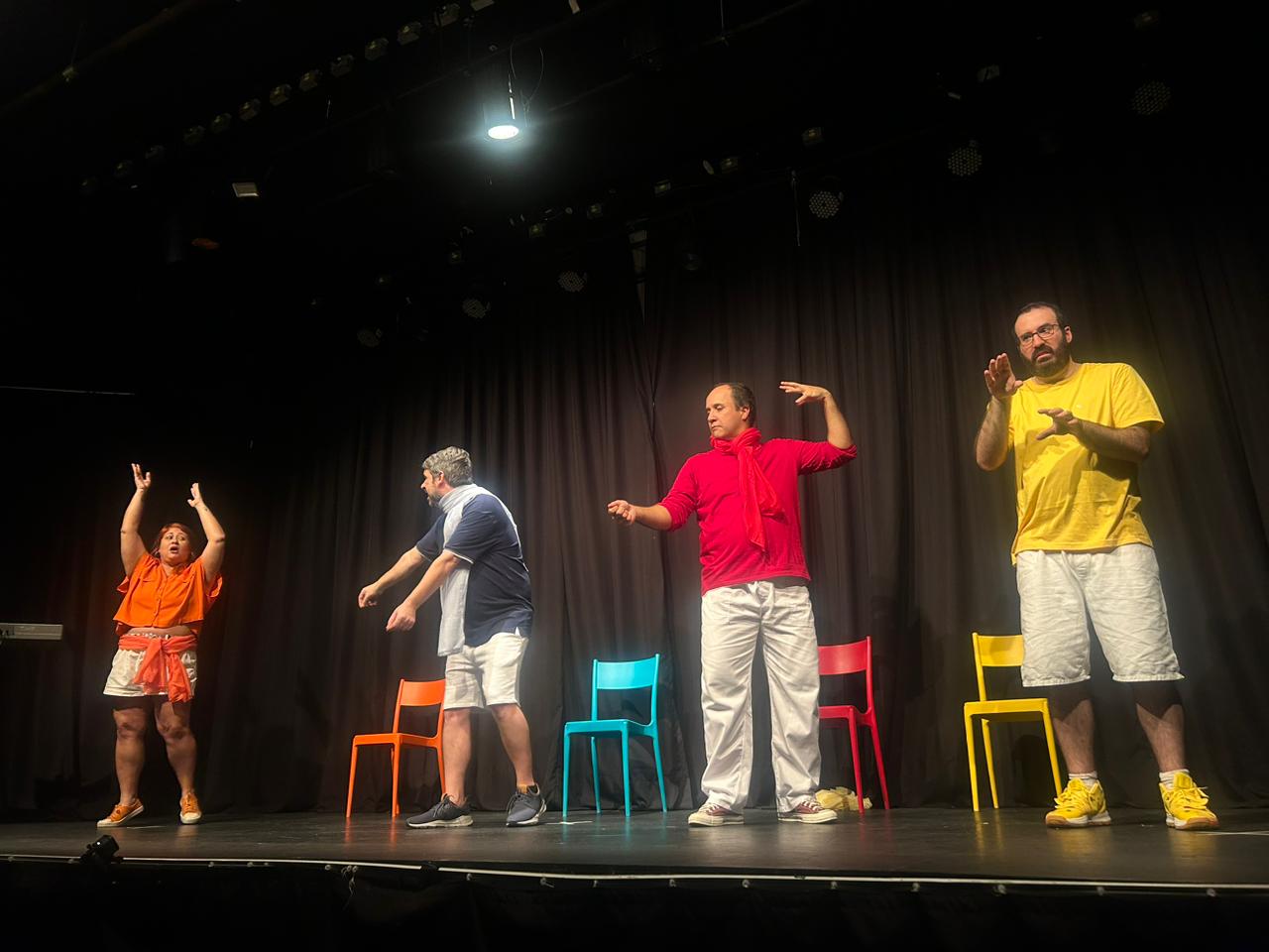 Espetáculo teatral de improviso tem apresentação única na Barra