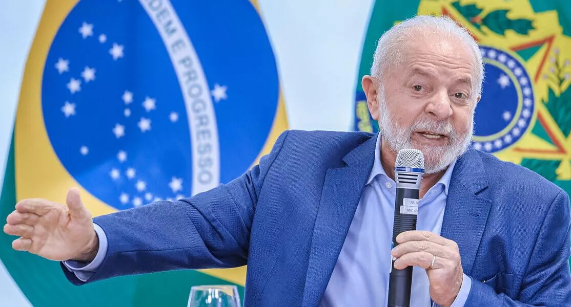 Governo Lula começa segundo ano aprovado por 49%, diz PoderData