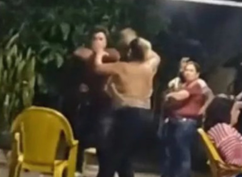 VÍDEO: Cantor sertanejo é flagrado agredindo a própria mãe