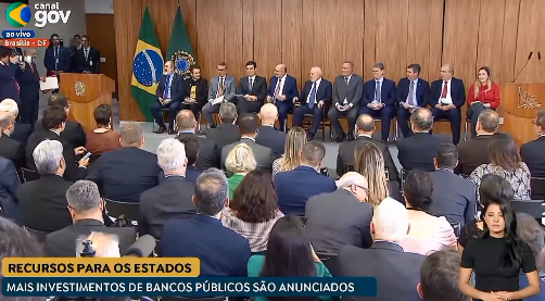 Em cerimônia de repasse aos estados, Lula surpreende e escolhe Tarcísio para falar