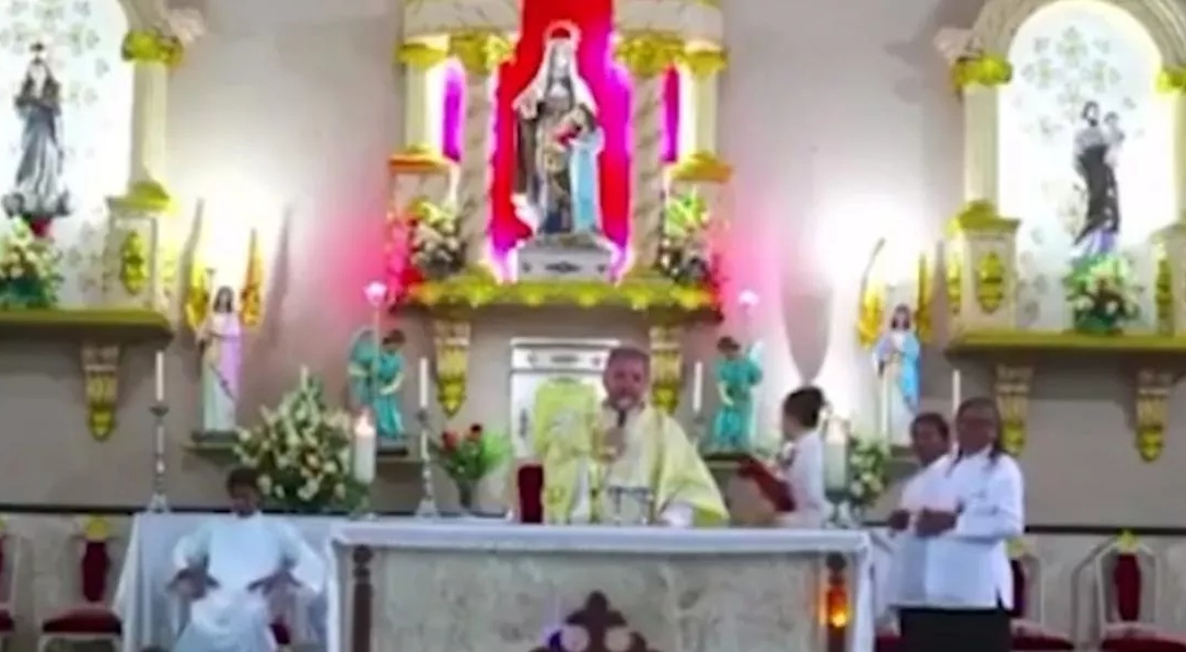 VÍDEO: ‘Deve ser um casal pobre’, diz padre sobre decoração de casamento