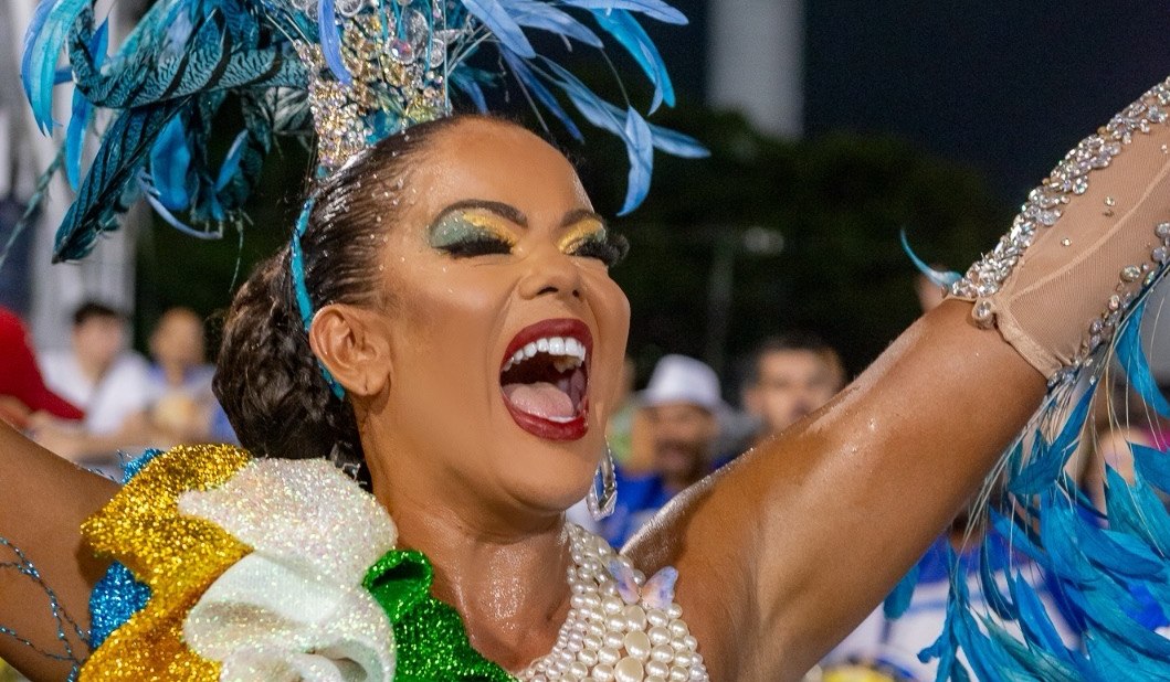 Rainha da Águia de Ouro sofre fratura em ensaio e anuncia decisão sobre desfile