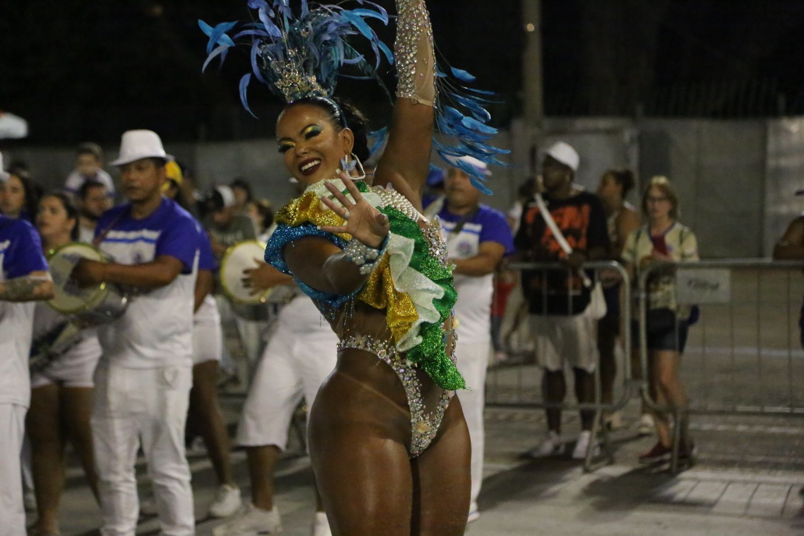 VÍDEO: Veja o momento em que rainha da Águia de Ouro sofre fratura