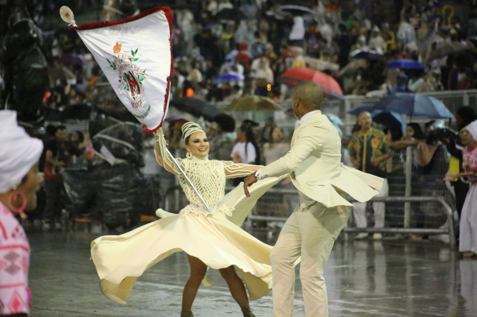 Jefferson e Karina esbanjam felicidade no bailado na Mocidade Unida da Mooca