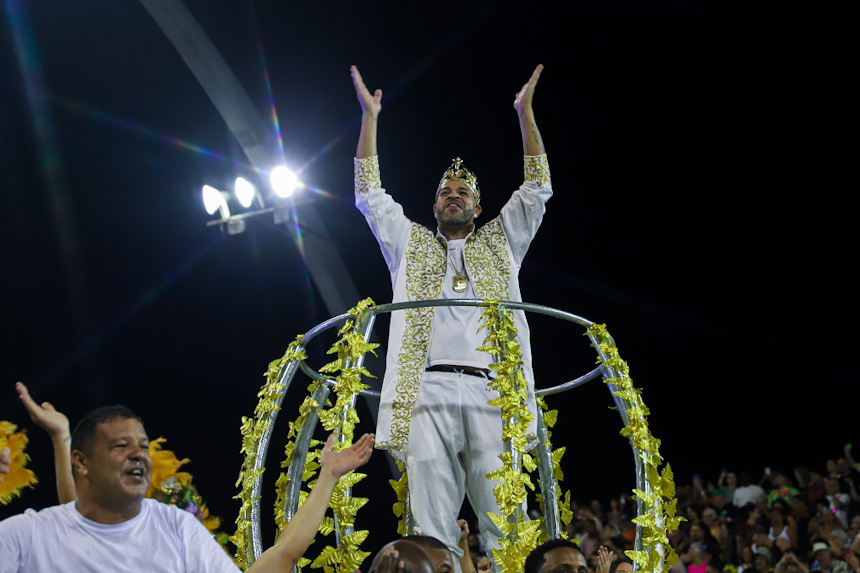 Adriano Imperador comenta homenagem no Carnaval de São Paulo: ‘Inexplicável’