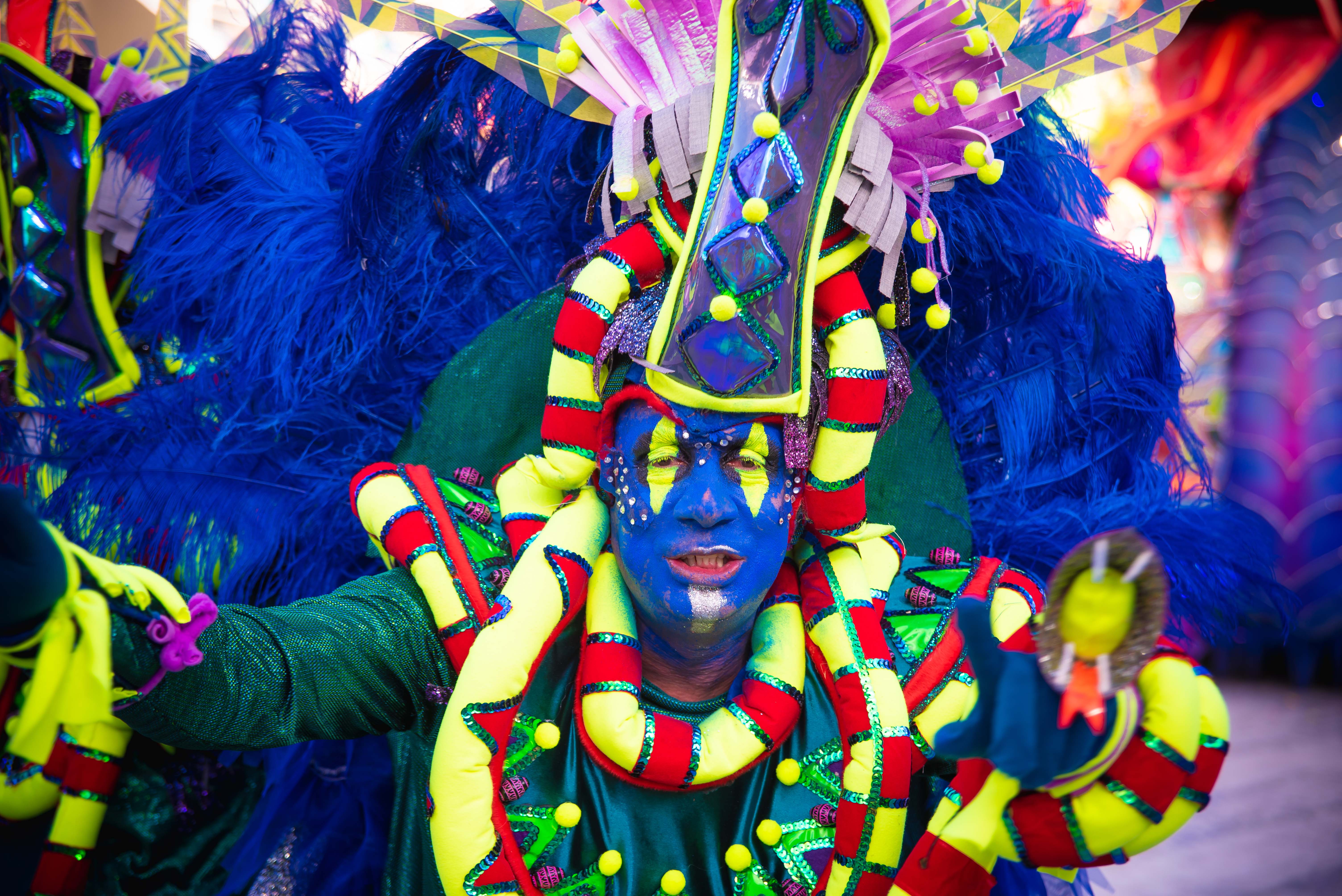 Carnaval 2025: Noite dos Enredos reúne escolas de samba do Rio esta noite