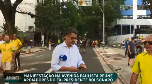 Equipe da Record é hostilizada por apoiadores de Jair Bolsonaro durante manifestação