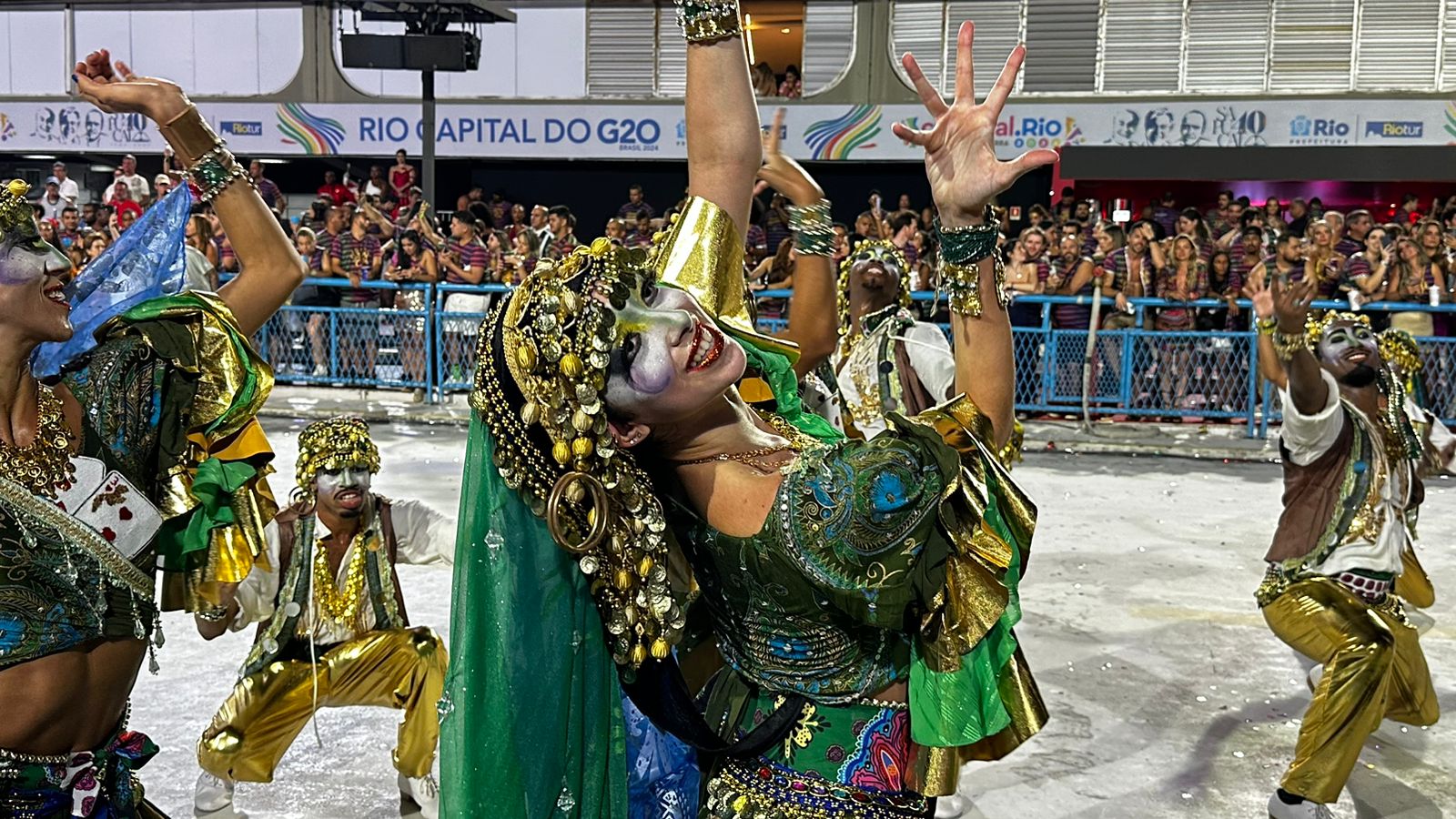 Rio: Todo Carnaval tem seu fim; veja como foi a última noite de ensaios