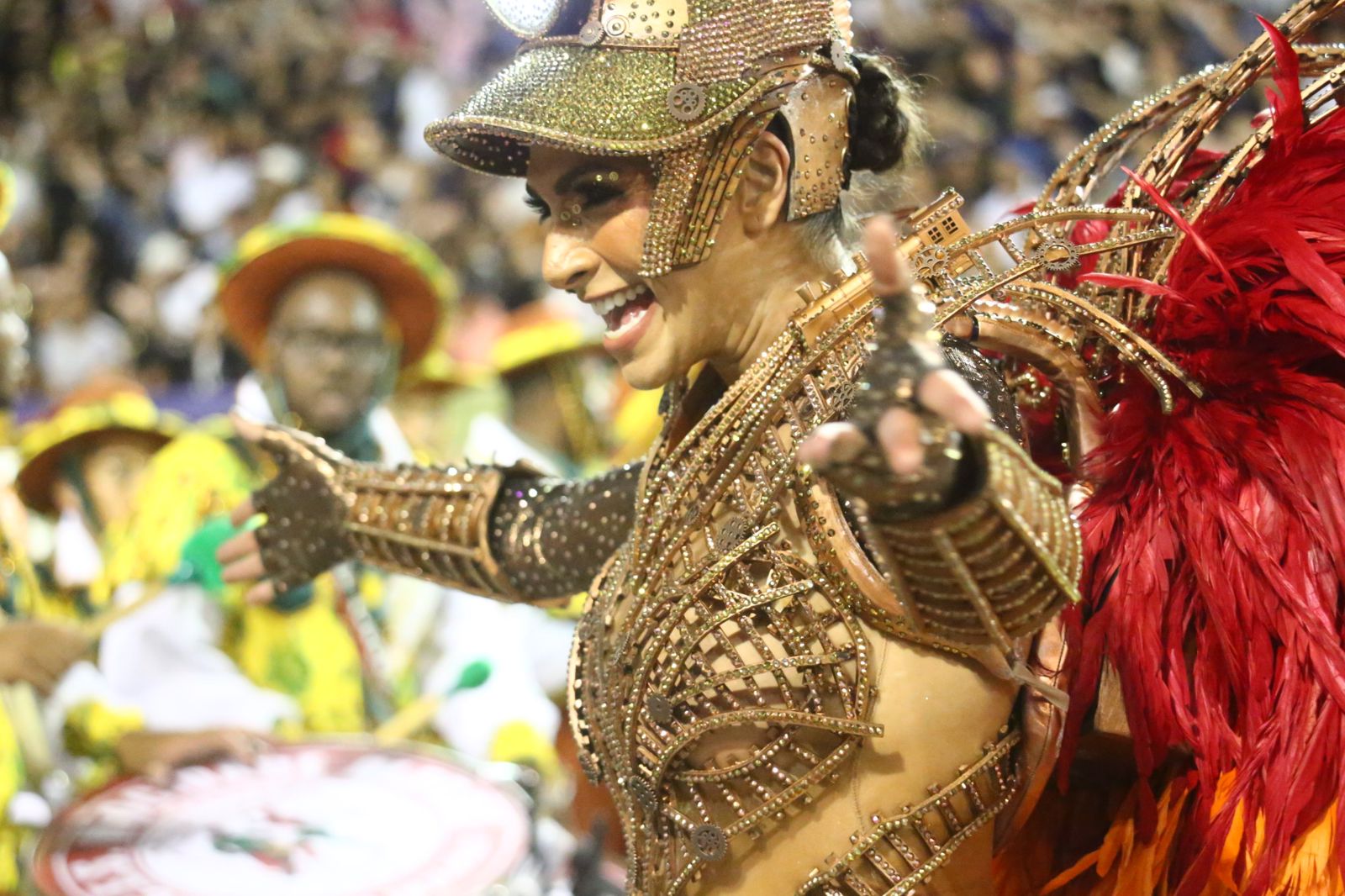 Mocidade Alegre festeja seu décimo segundo título em desfile de apoteose