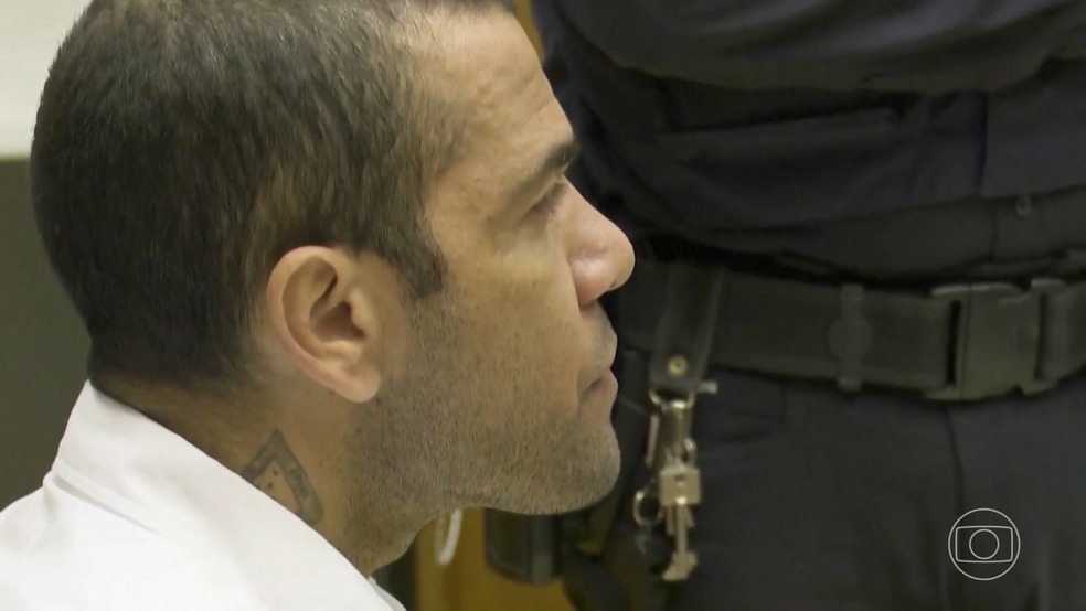 Daniel Alves fala pela primeira vez após deixar a prisão