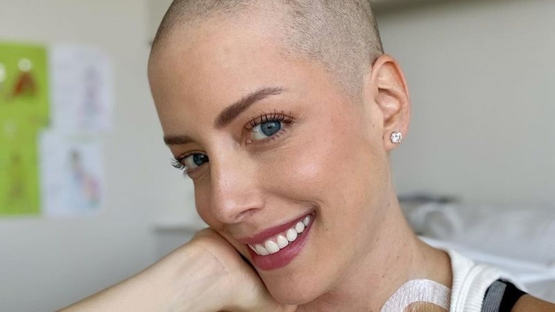 VÍDEO: Fabiana Justus volta ao hospital para tratamento contra o câncer