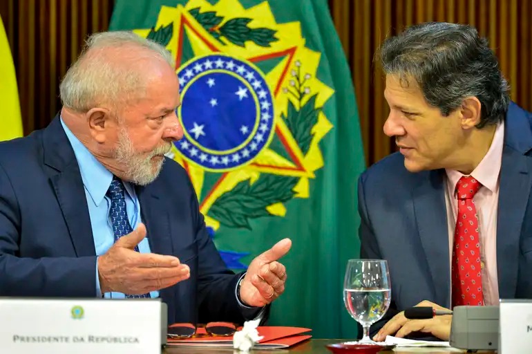 PIB cresce 2,9% no Brasil, três vezes o resultado previsto, diz IBGE
