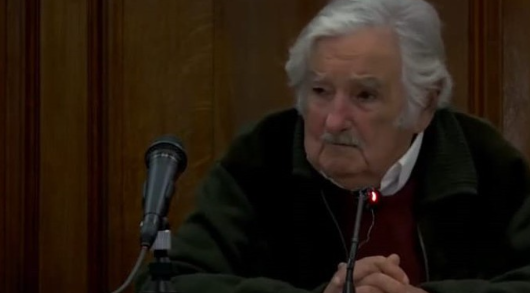 Pepe Mujica, ex-presidente do Uruguai, anuncia que está com câncer