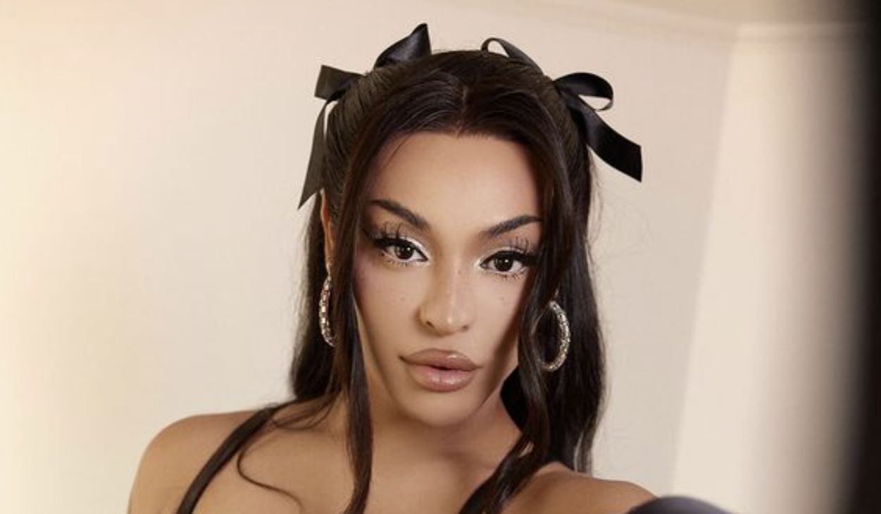 Jogador de 27 anos assume que ficou com cantora Pabllo Vittar