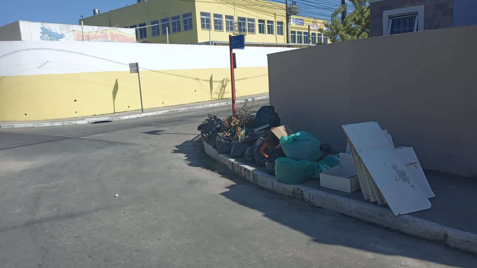 Prefeitura de Maricá peca na limpeza pública