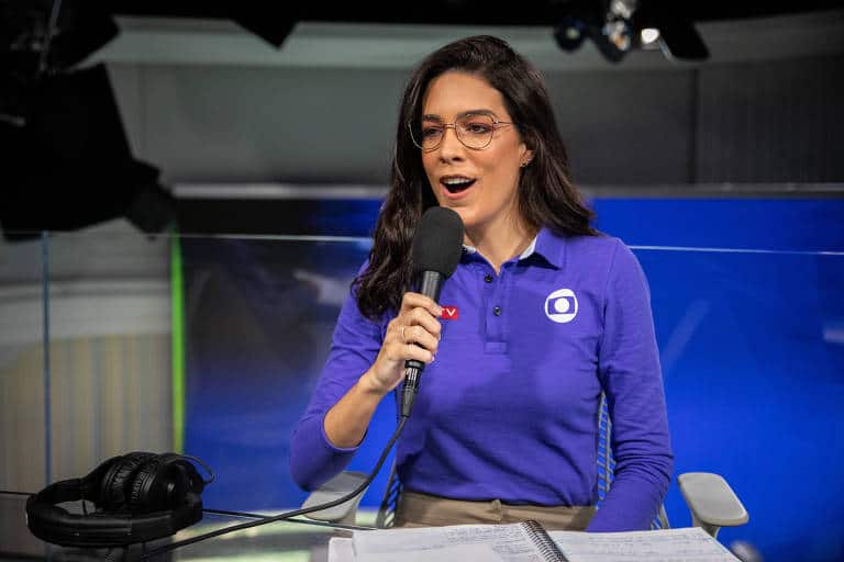 VÍDEO: Vaza imagem de narradora da Globo xingando durante futebol feminino