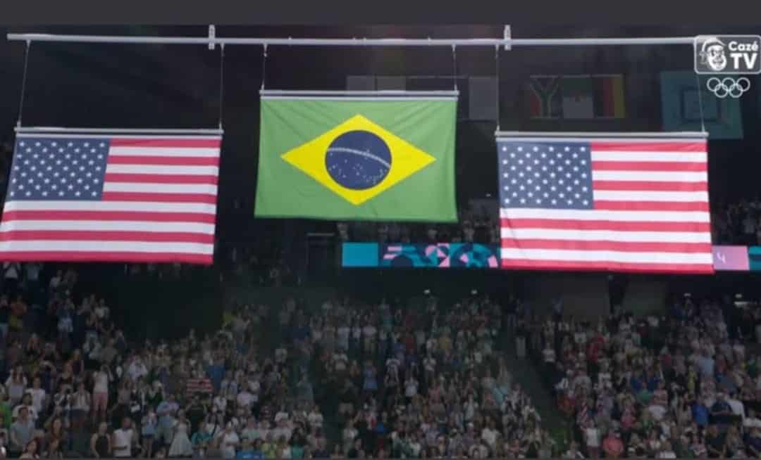 Bandeira brasileira em primeiro lugar. Foto: Reprodução/SporTV