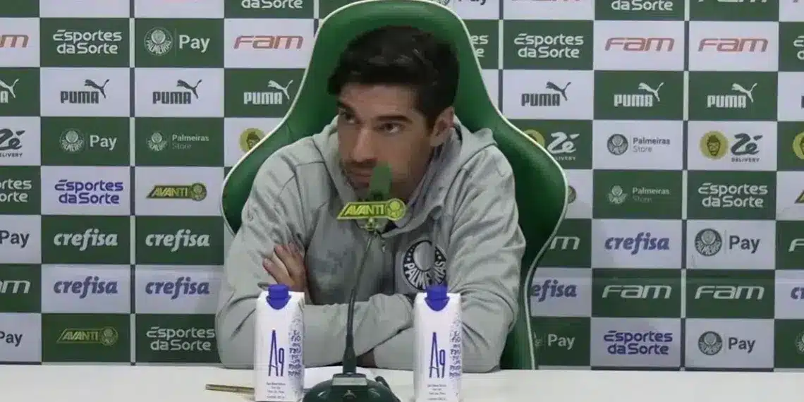 Abel Ferreira tem fala machista ao responder repórter: ‘Tenho que dar satisfações a três mulheres só’