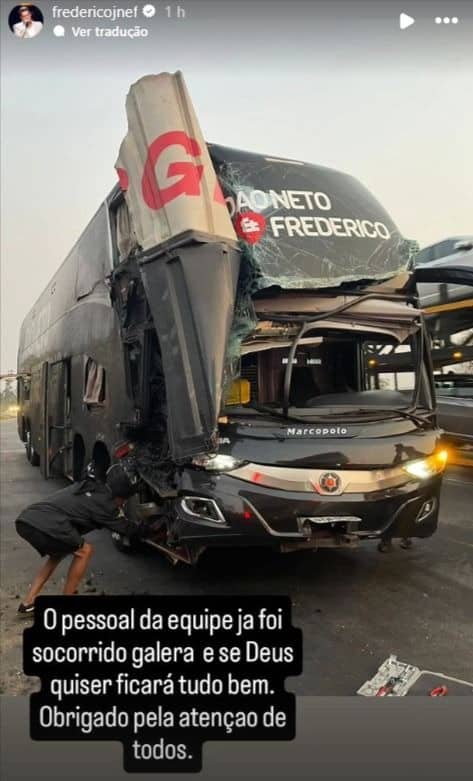 Ônibus da dupla sertaneja João Neto e Frederico bate na BR-040. Foto: Reprodução/Instagram