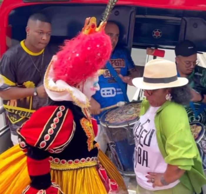 Ônibus do Samba faz tour por lugares ligados ao ritmo