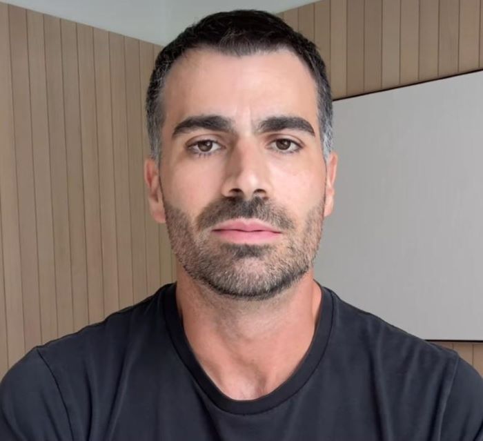 Ex-BBB Rodrigão, em vídeo emocionante, divulga resultado de biópsia; assista