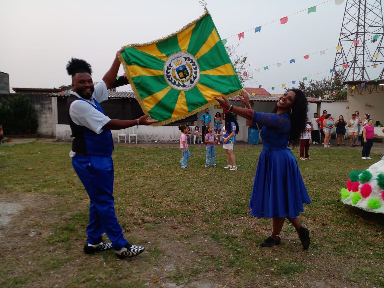 Pacotão! Tradição Albertinense apresenta samba, intérprete e casal