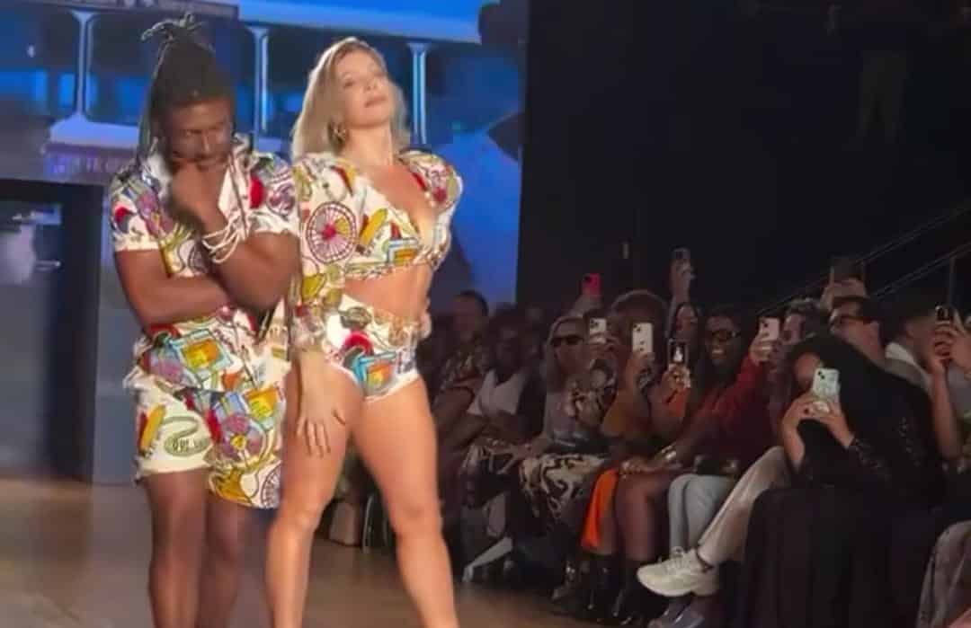 VÍDEO: Sheila Mello e Beto Jamaica ‘seguram o tchan’ na passarela do SPFW