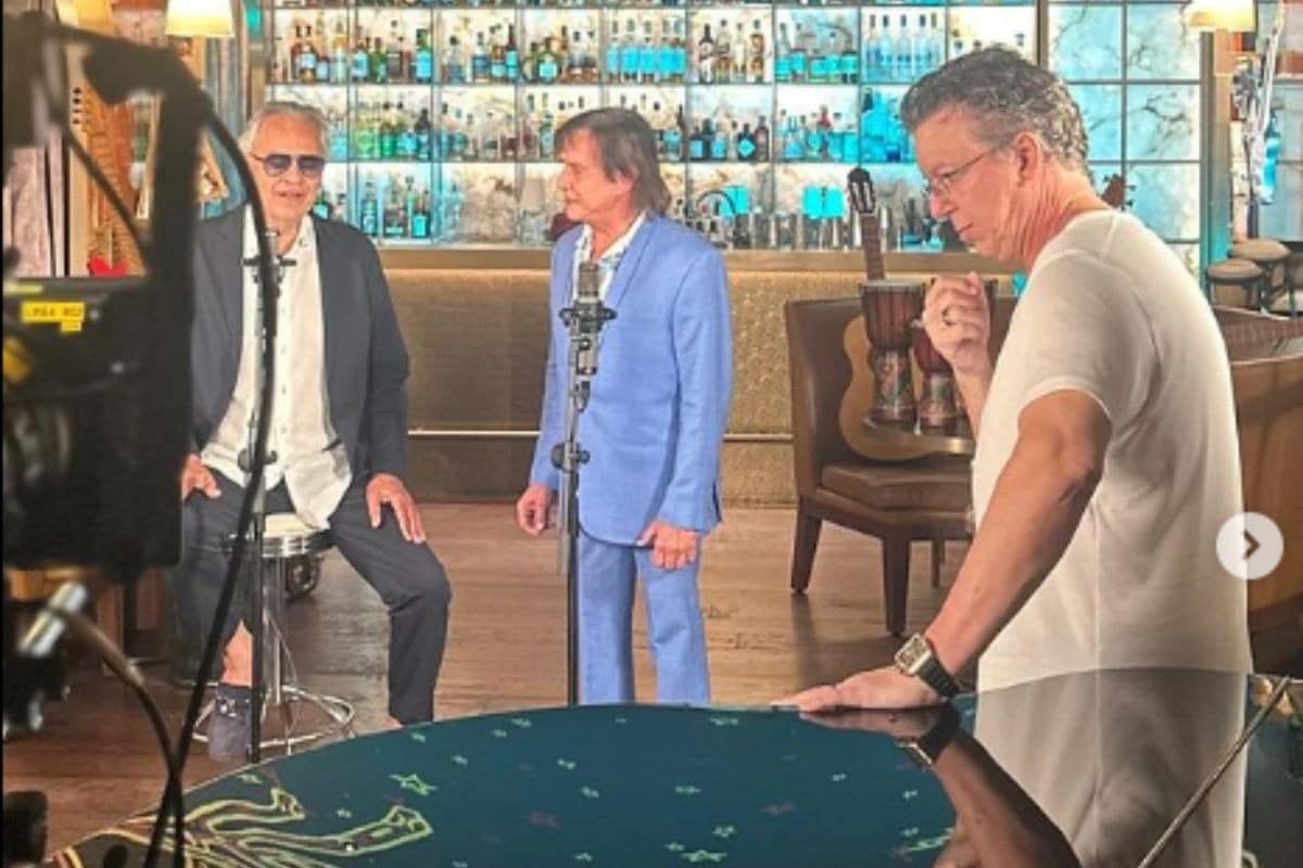 Roberto Carlos e Andrea Bocelli: Boninho mostra gravação para Globo