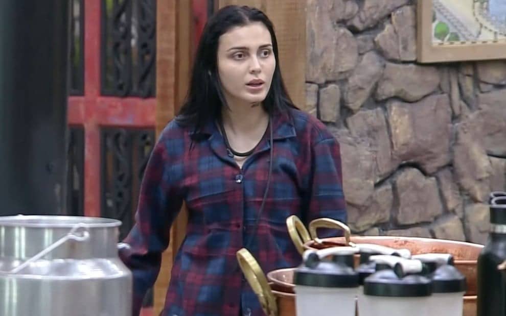 A Fazenda 16: Fernanda revela detalhes sobre saída do reality