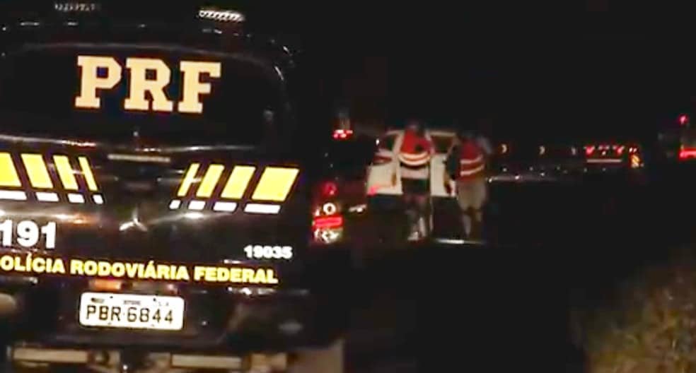 Ônibus atropela grupo de romeiros na Dutra e deixa um morto