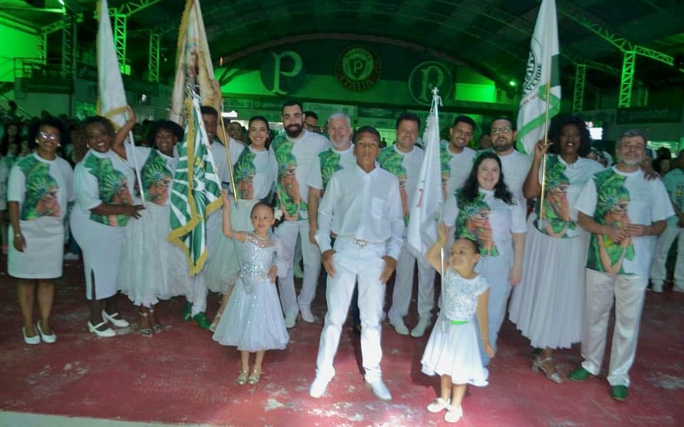 Porta-bandeira Miriam Acedo é homenageada em ensaio da Mancha Verde. Foto: Divulgação/Mancha Verde